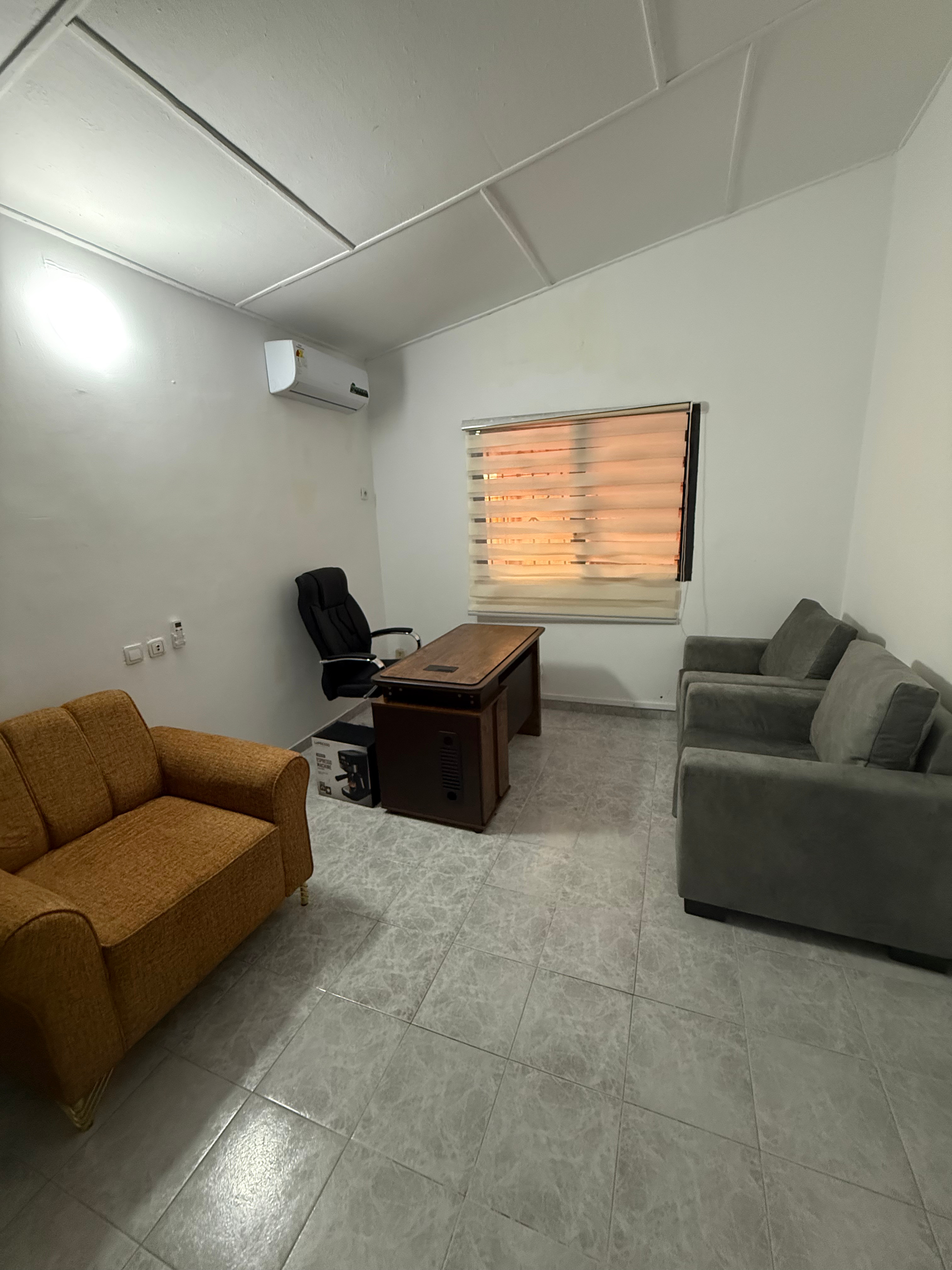 Bureau Diamond Desk salon